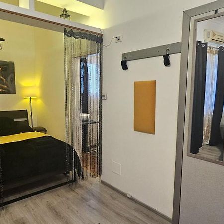 Tantra Studio 1 Conta Universitate Bukarest Eksteriør billede