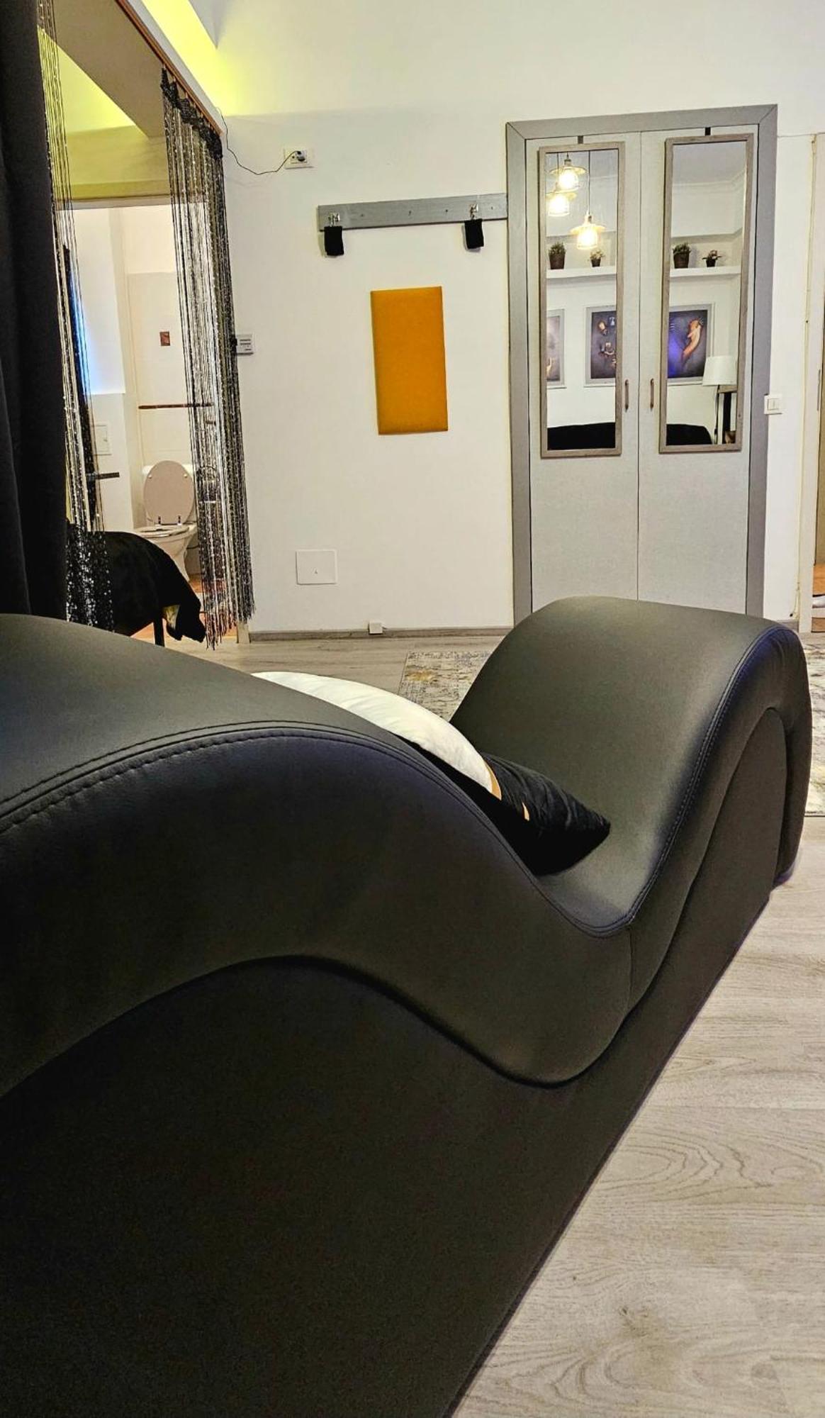 Tantra Studio 1 Conta Universitate Bukarest Eksteriør billede